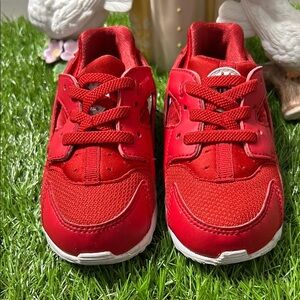 Vibrant Red Athletic Sneakers with Breathable Mesh